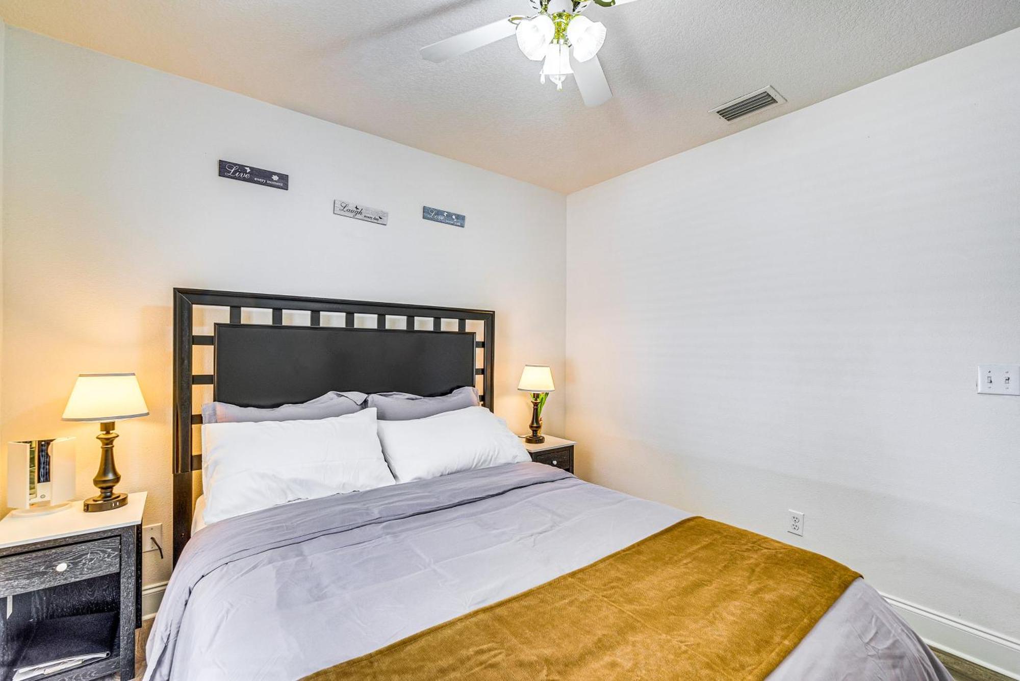 Casa de Férias Getaway With Hot Tub And Fire Pit!