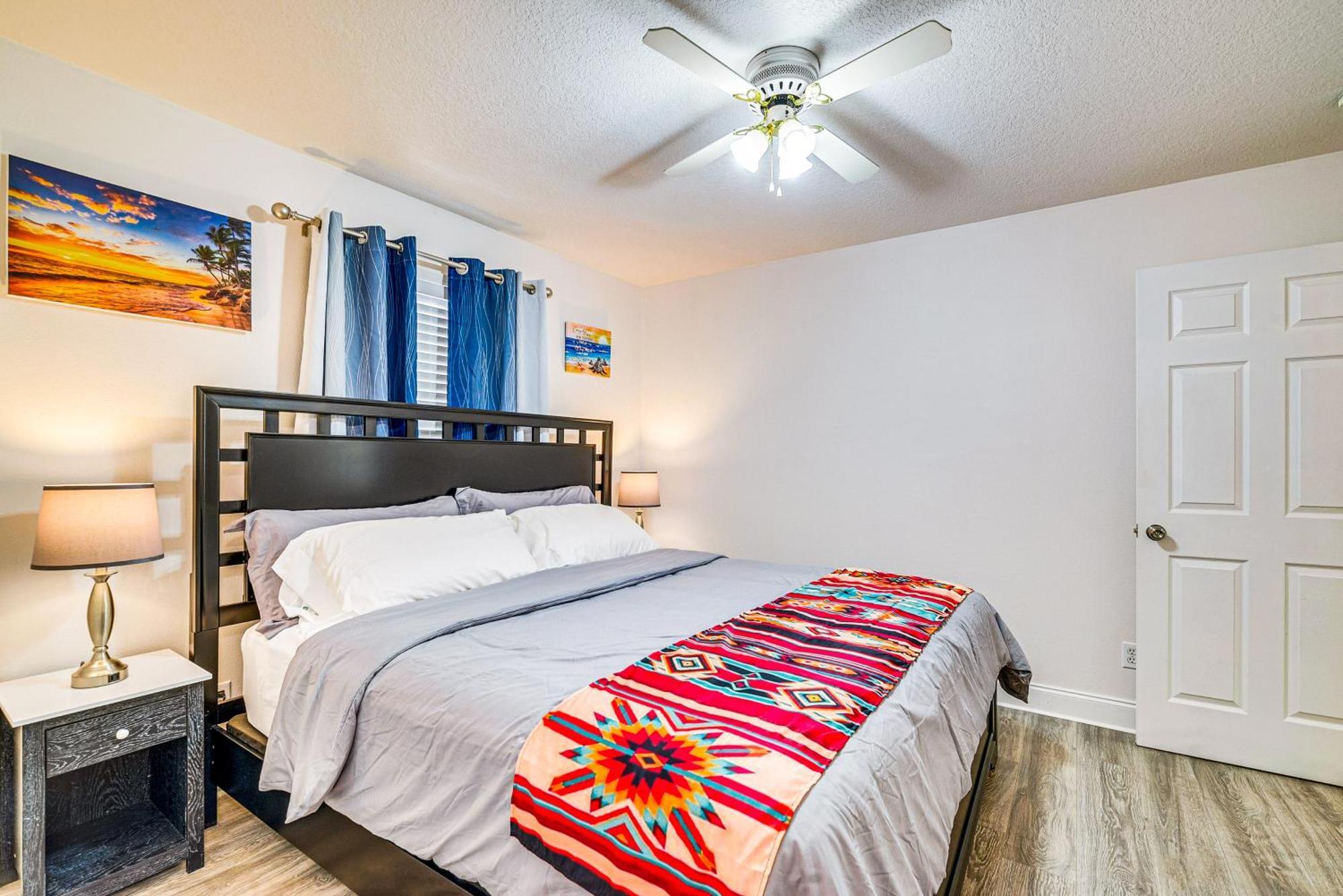 Casa de Férias Getaway With Hot Tub And Fire Pit!