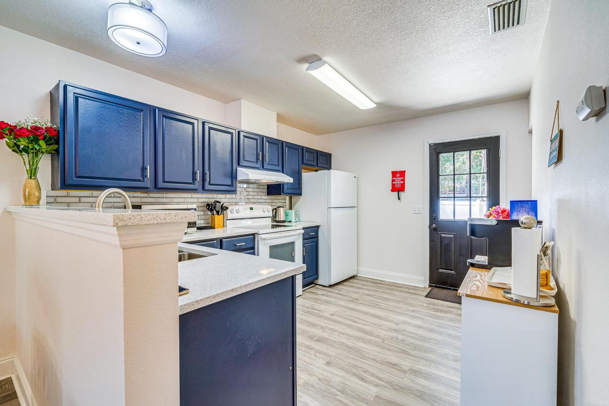 Getaway With Hot Tub And Fire Pit! Crystal River
